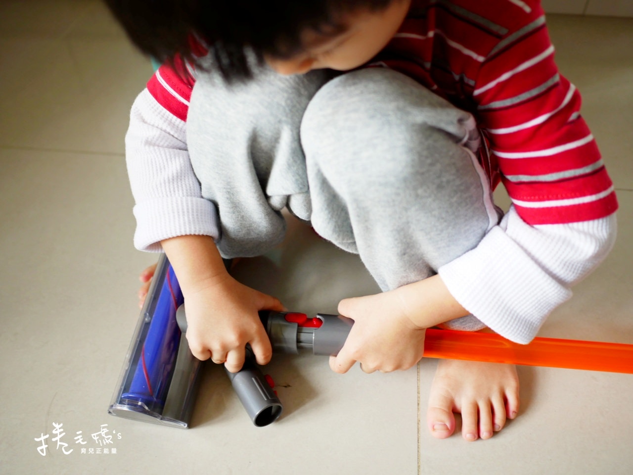 【育兒】平價質感系廚房玩具 TEAMSON 火車軌道桌、dyson兒童吸塵器、木製家家酒兒童廚房玩具 - 第59張圖 【育兒】平價質感系廚房玩具 TEAMSON 火車軌道桌、dyson兒童吸塵器、木製家家酒兒童廚房玩具