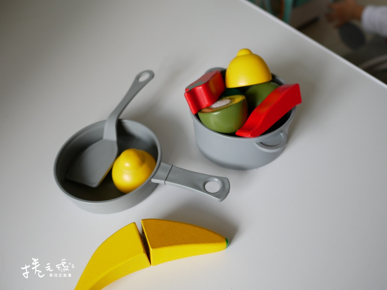 【育兒】平價質感系廚房玩具 TEAMSON 火車軌道桌、dyson兒童吸塵器、木製家家酒兒童廚房玩具 - 第26張圖 【育兒】平價質感系廚房玩具 TEAMSON 火車軌道桌、dyson兒童吸塵器、木製家家酒兒童廚房玩具