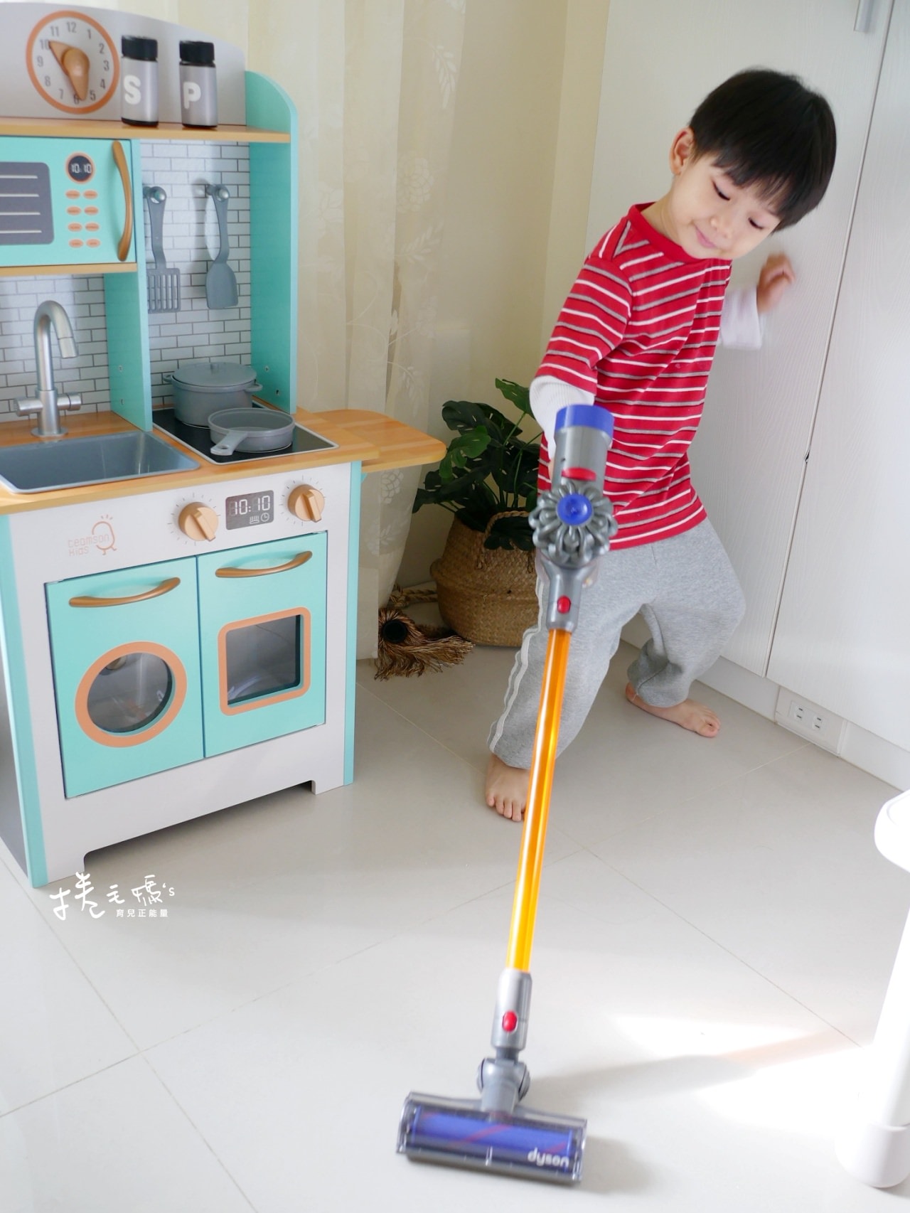 【育兒】平價質感系廚房玩具 TEAMSON  火車軌道桌、dyson兒童吸塵器、木製家家酒兒童廚房玩具
