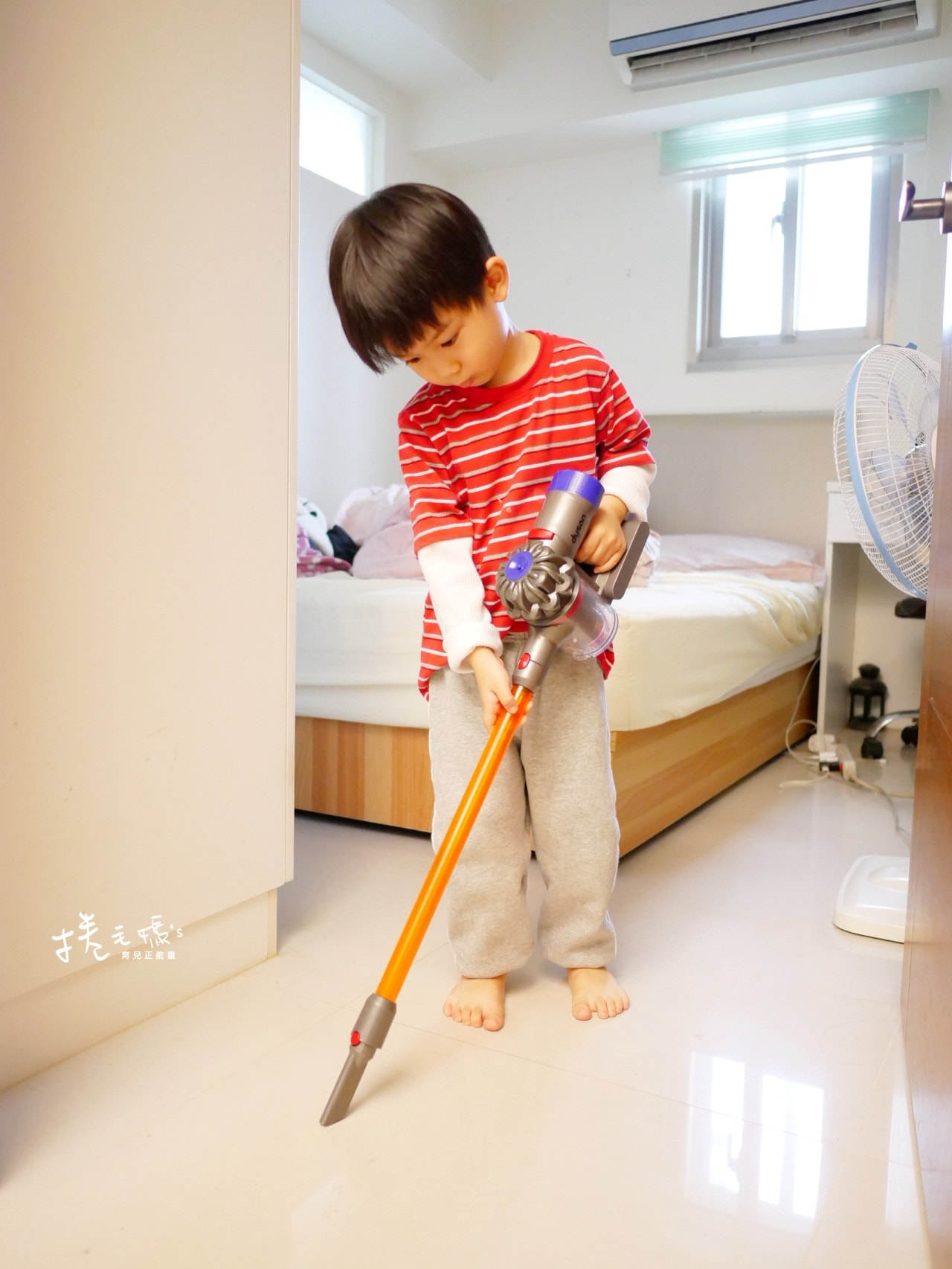 【育兒】平價質感系廚房玩具 TEAMSON 火車軌道桌、dyson兒童吸塵器、木製家家酒兒童廚房玩具 - 第54張圖 【育兒】平價質感系廚房玩具 TEAMSON 火車軌道桌、dyson兒童吸塵器、木製家家酒兒童廚房玩具