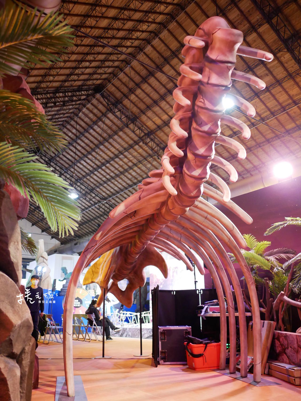 【旅遊】寒假室內親子展覽！2022/3/13前 台北松菸侏儸紀恐龍展3.0 恐龍迷必去超逼真展覽