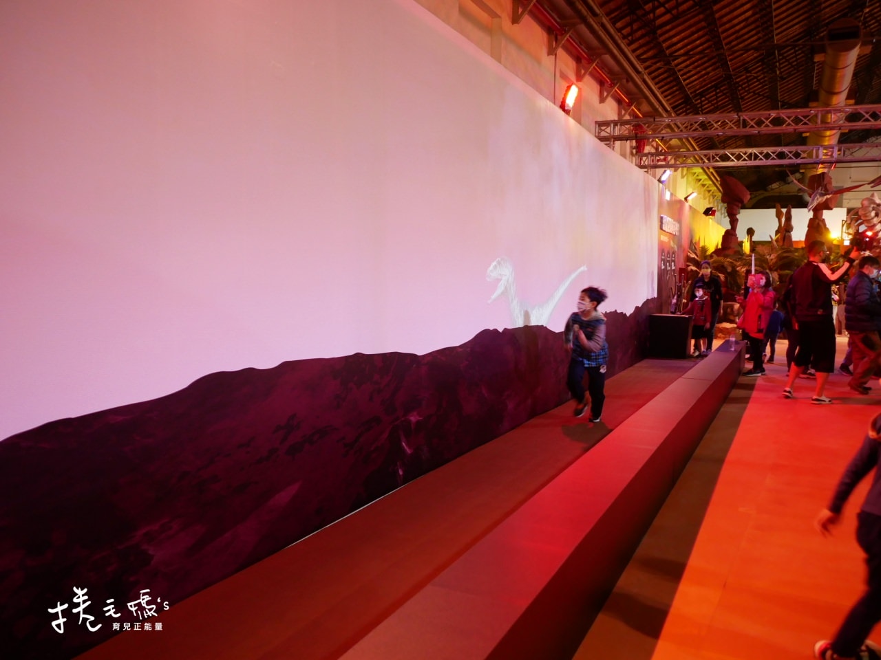 【旅遊】寒假室內親子展覽！2022/3/13前 台北松菸侏儸紀恐龍展3.0 恐龍迷必去超逼真展覽