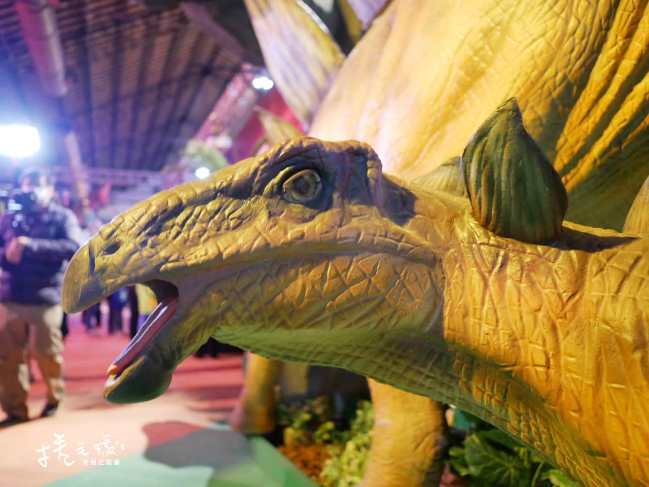 【旅遊】寒假室內親子展覽！2022/3/13前 台北松菸侏儸紀恐龍展3.0 恐龍迷必去超逼真展覽