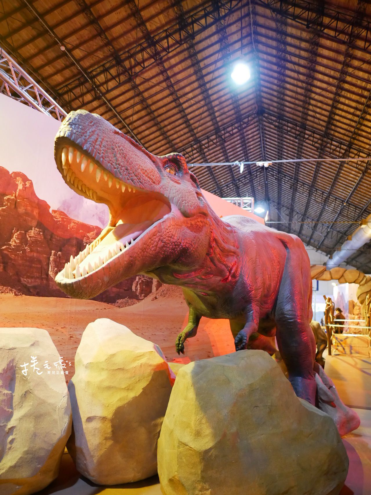 【旅遊】寒假室內親子展覽！2022/3/13前 台北松菸侏儸紀恐龍展3.0 恐龍迷必去超逼真展覽