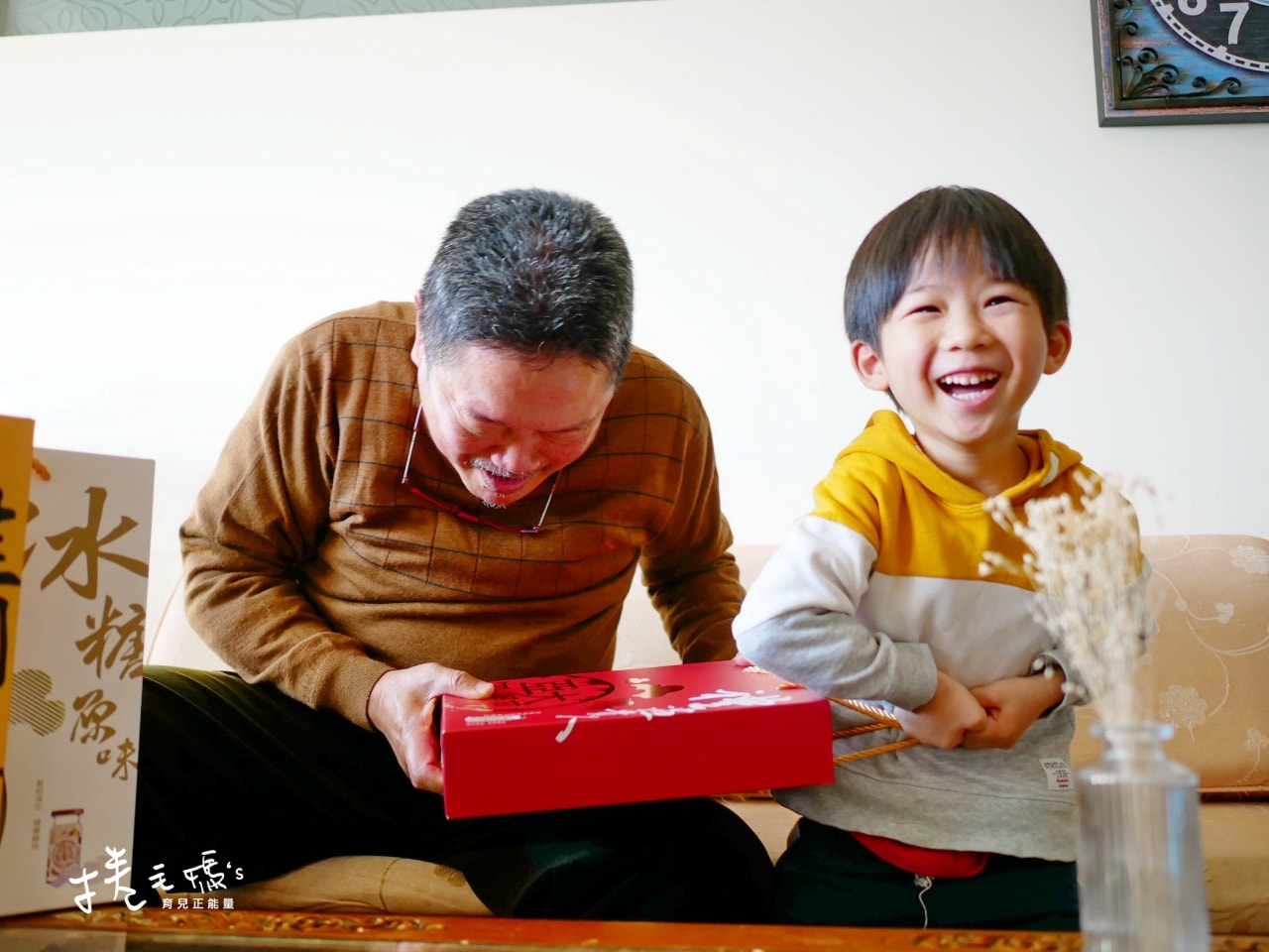 宅配美食｜過年過節送禮不出錯 亞大T8銀耳露禮盒 中價位的高級養生禮盒