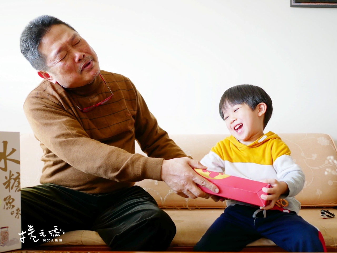 宅配美食｜過年過節送禮不出錯 亞大T8銀耳露禮盒 中價位的高級養生禮盒