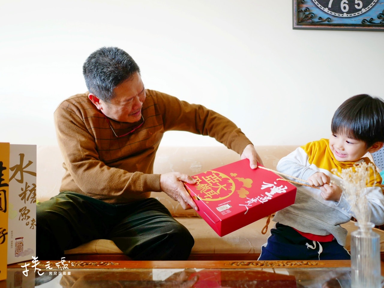 宅配美食｜過年過節送禮不出錯 亞大T8銀耳露禮盒 中價位的高級養生禮盒