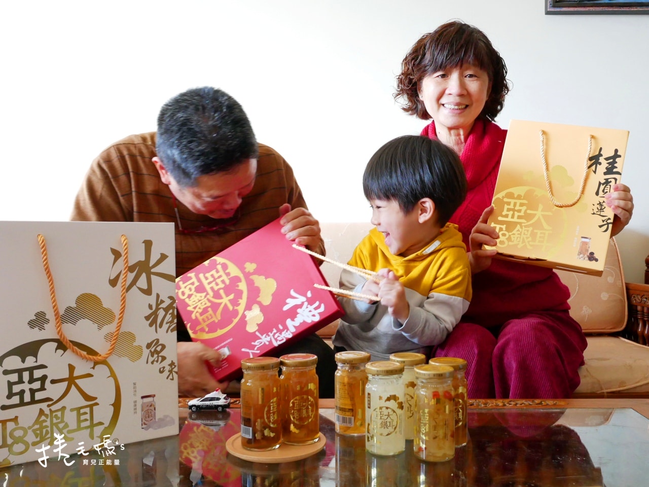 宅配美食｜過年過節送禮不出錯 亞大T8銀耳露禮盒 中價位的高級養生禮盒