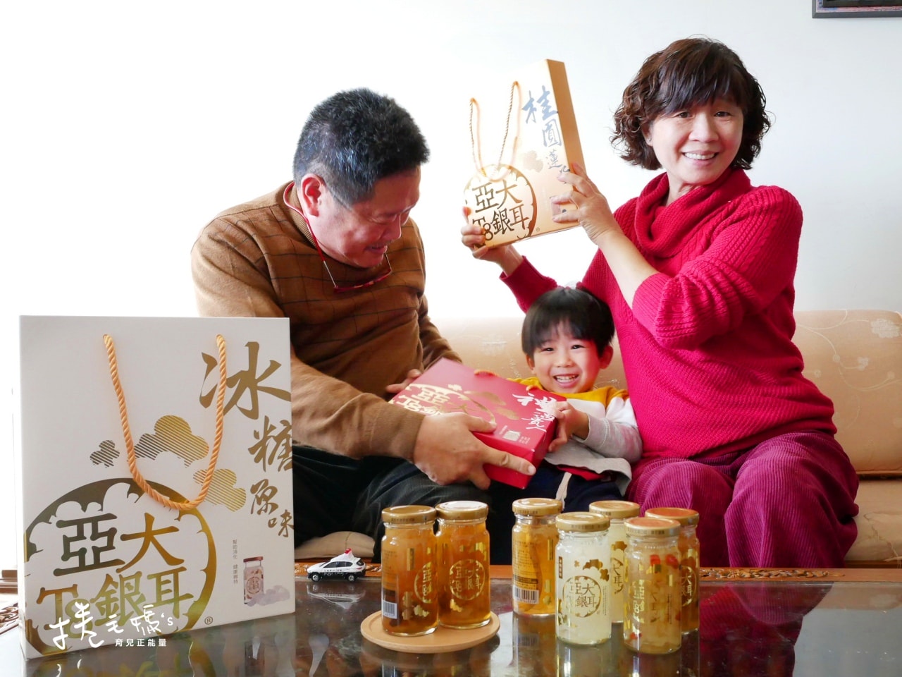 宅配美食｜過年過節送禮不出錯 亞大T8銀耳露禮盒 中價位的高級養生禮盒