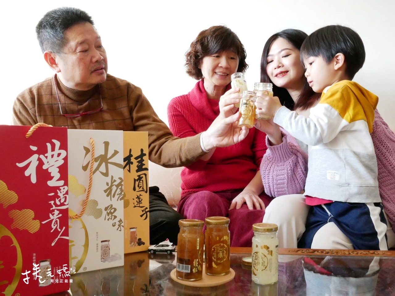 宅配美食｜過年過節送禮不出錯 亞大T8銀耳露禮盒 中價位的高級養生禮盒