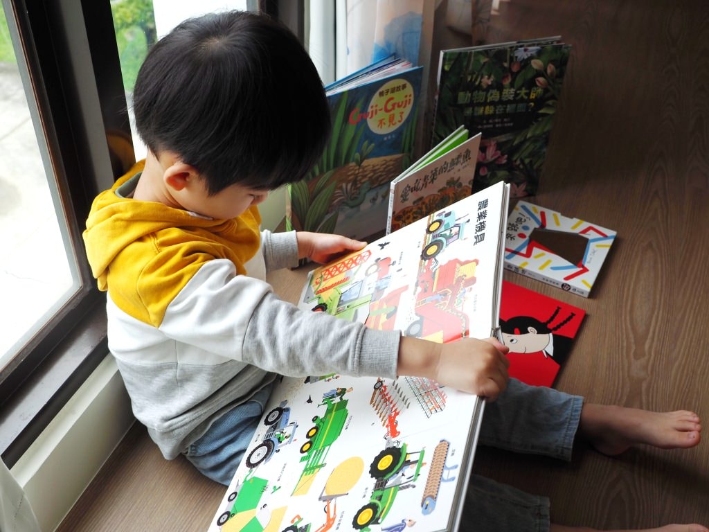 幼兒繪本書單推薦 好餓的毛毛蟲/操作書/魔法親親/愛吃青菜的鱷魚GUJIGUJI