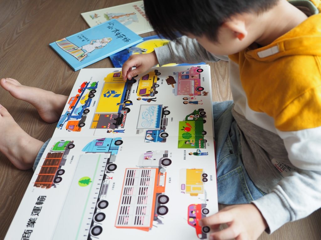 幼兒繪本書單推薦 好餓的毛毛蟲/操作書/魔法親親/愛吃青菜的鱷魚GUJIGUJI