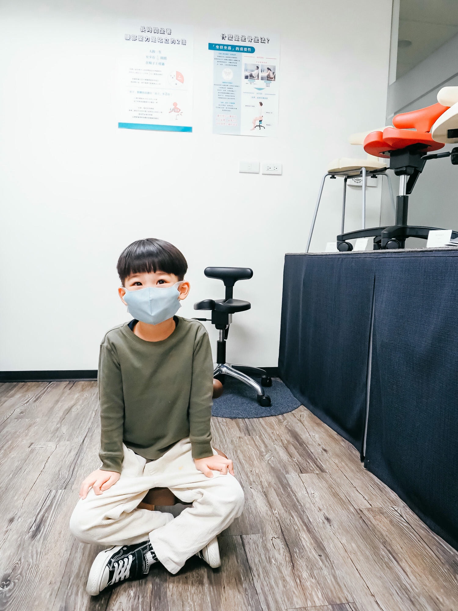 深受日本學校喜愛的愛悠椅ayur-chair坐姿調整椅 比腰靠、坐姿矯正墊實用又好用太多！