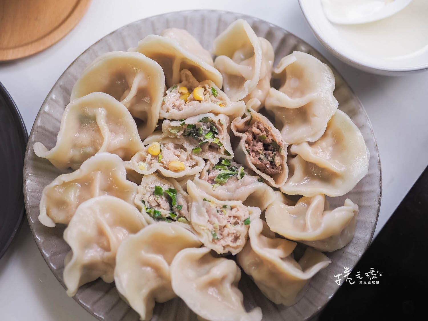 冷凍水餃推薦 士林『餃當家』把簡單發揮到極致的美味手工水餃 皮Q餡多會爆汁 - 第5張圖 冷凍水餃推薦 士林『餃當家』把簡單發揮到極致的美味手工水餃 皮Q餡多會爆汁