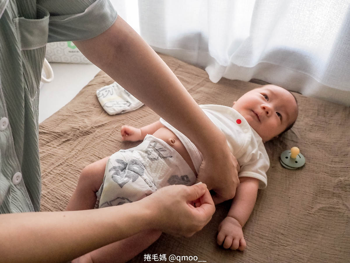 實測3秒瞬間吸收!美國Parasol新科技水凝尿布，小屁屁就像沒穿一樣乾爽舒適