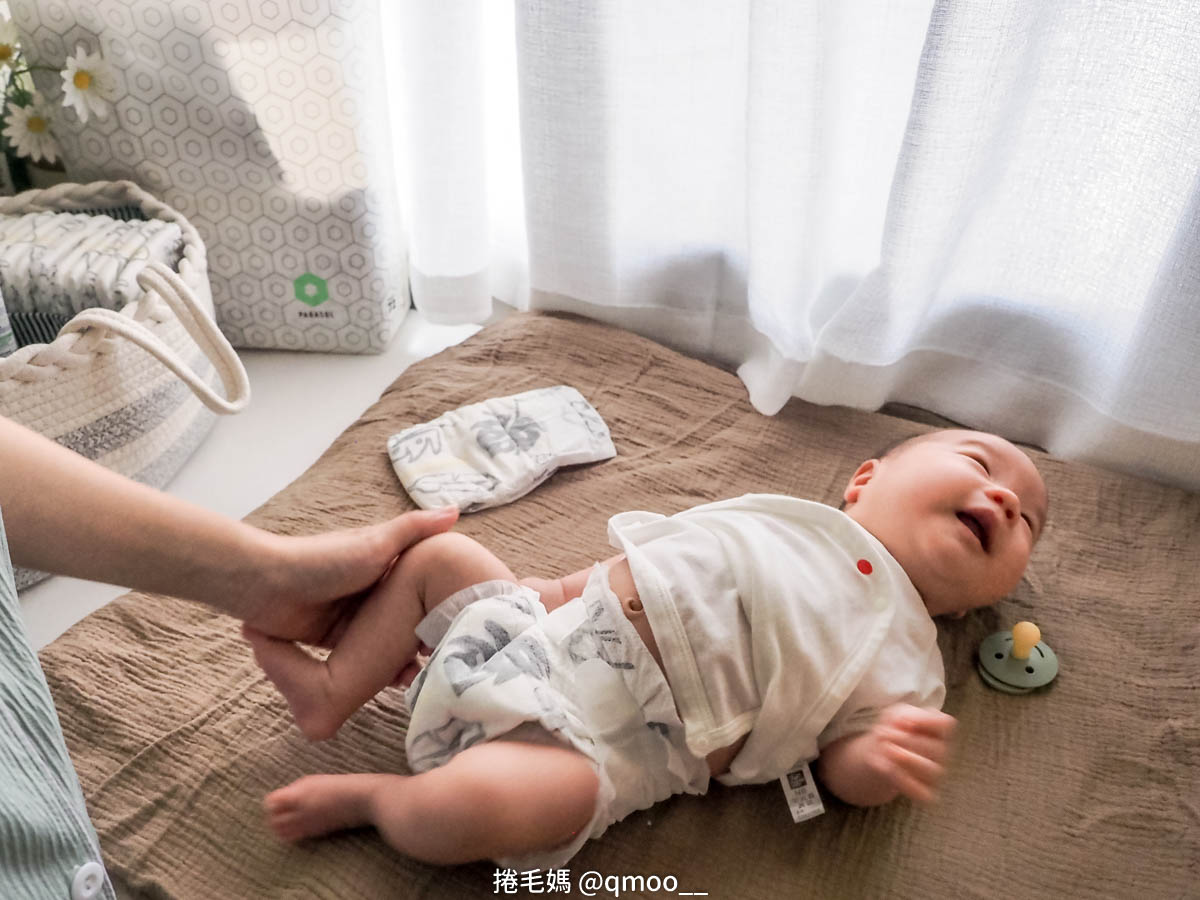 實測3秒瞬間吸收!美國Parasol新科技水凝尿布，小屁屁就像沒穿一樣乾爽舒適