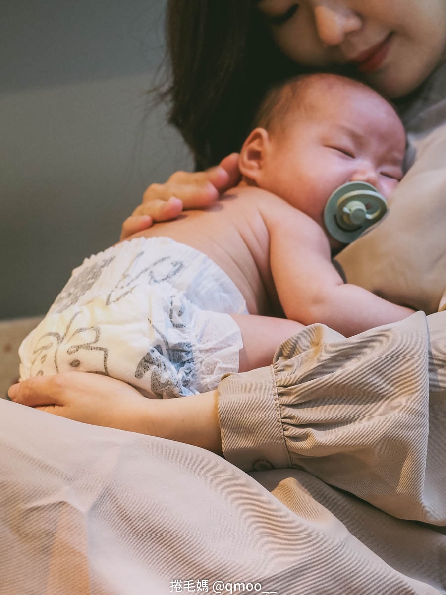 實測3秒瞬間吸收!美國Parasol新科技水凝尿布，小屁屁就像沒穿一樣乾爽舒適