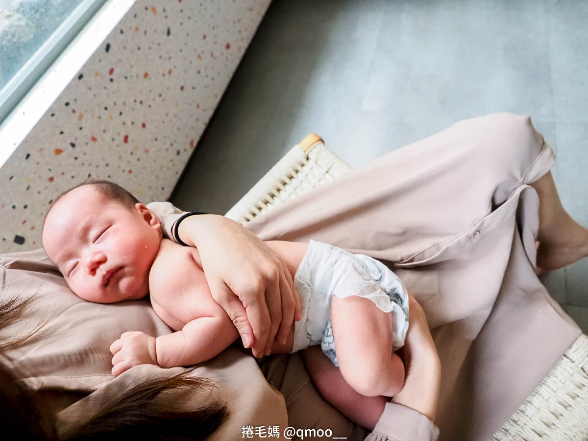 實測3秒瞬間吸收!美國Parasol新科技水凝尿布，小屁屁就像沒穿一樣乾爽舒適