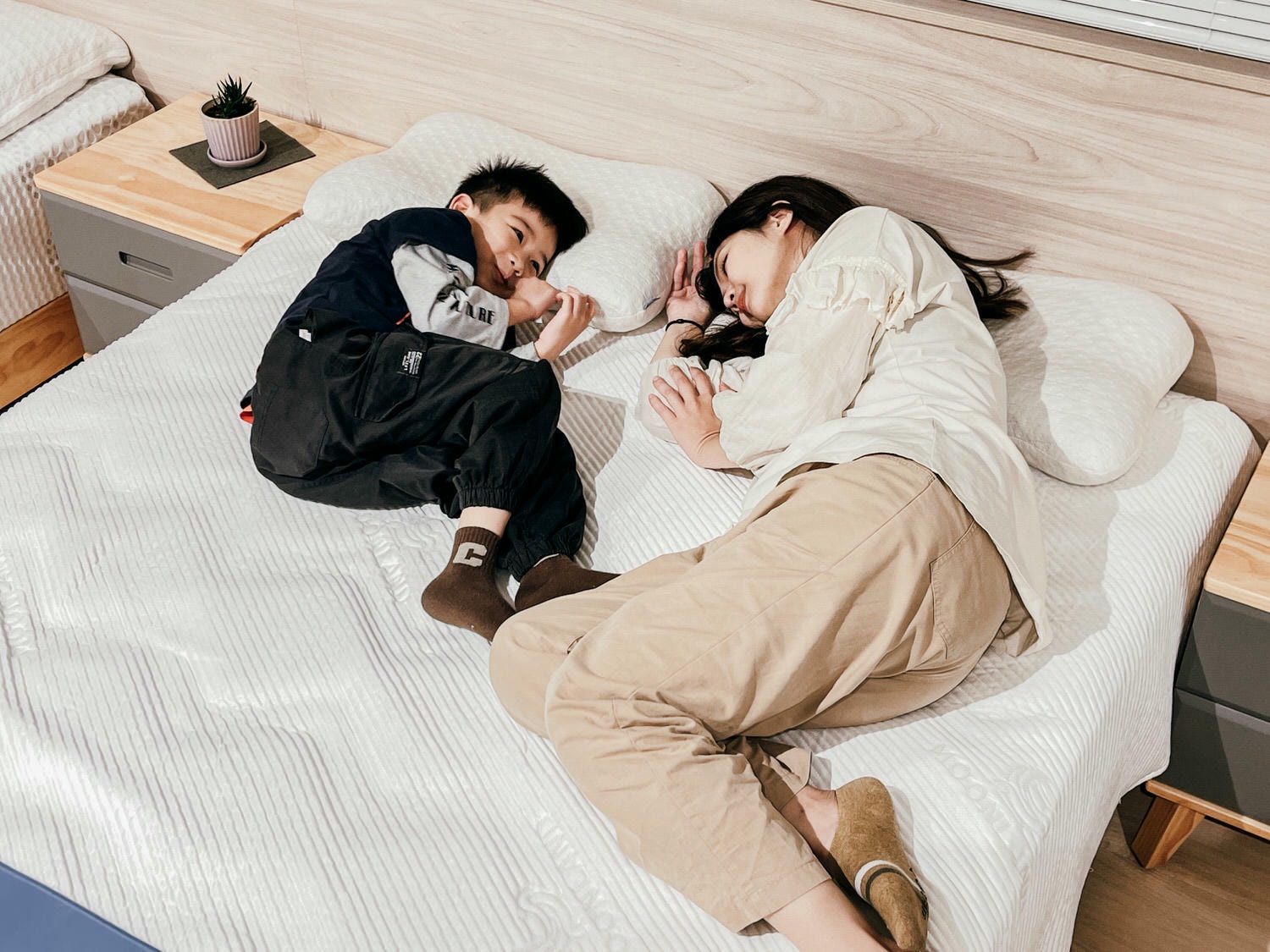 床墊推薦 | Moonland睦眠床墊 台北門市 7款床墊試躺心得 防塵螨10年保固 MIT台灣製床墊