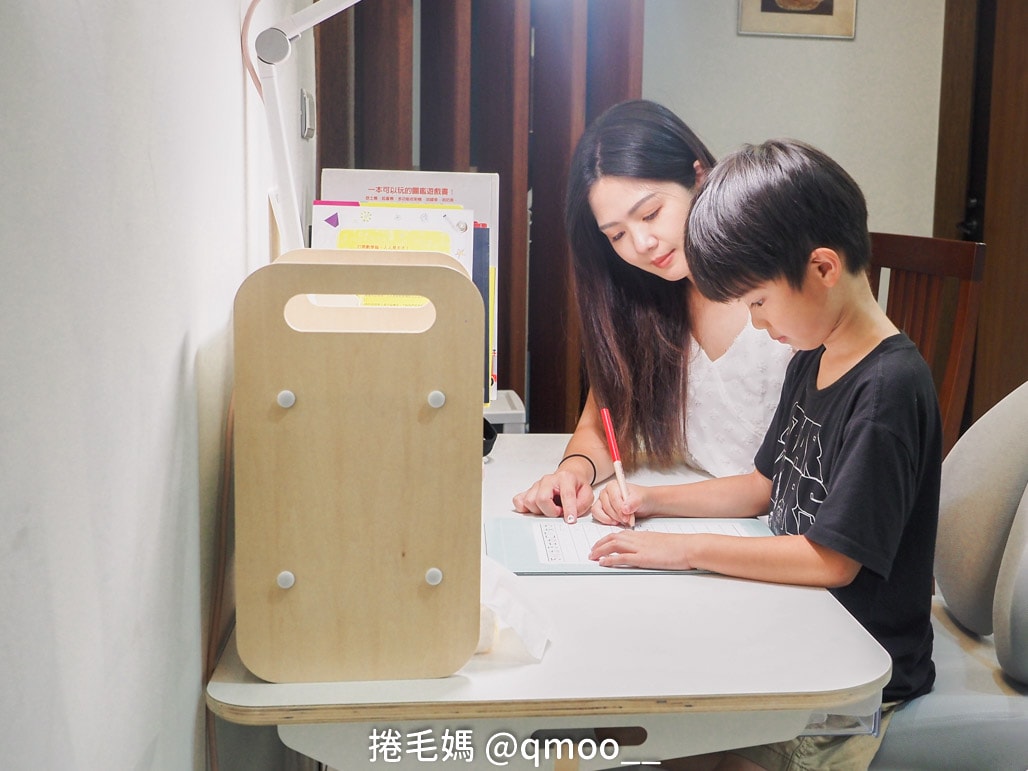 小學生書桌如何準備?日本林製作所 電動升降兒童成長桌&淘寶成長椅 購入心得分享