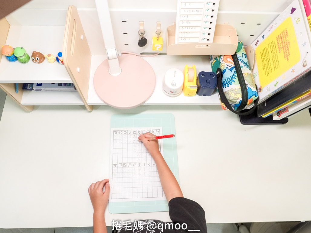 小學生書桌如何準備?日本林製作所 電動升降兒童成長桌&淘寶成長椅 購入心得分享