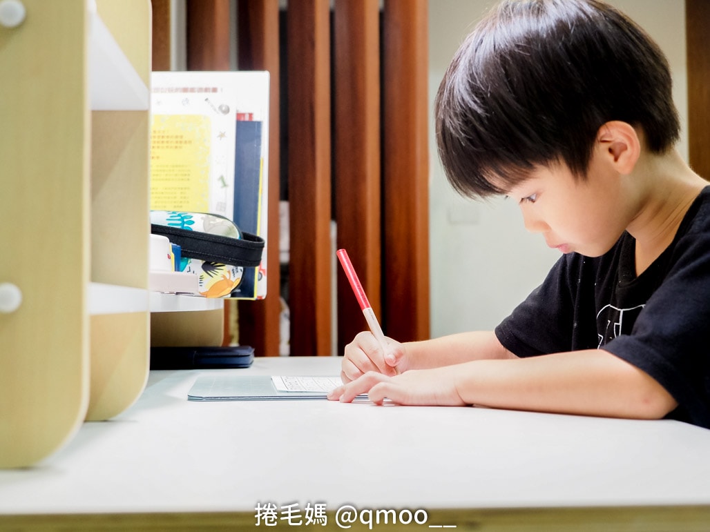 小學生書桌如何準備?日本林製作所 電動升降兒童成長桌&淘寶成長椅 購入心得分享