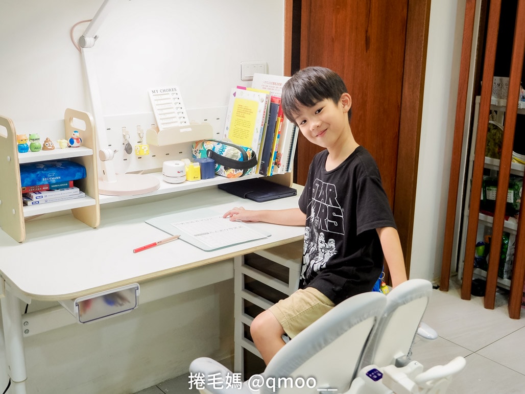 小學生書桌如何準備?日本林製作所 電動升降兒童成長桌&淘寶成長椅 購入心得分享