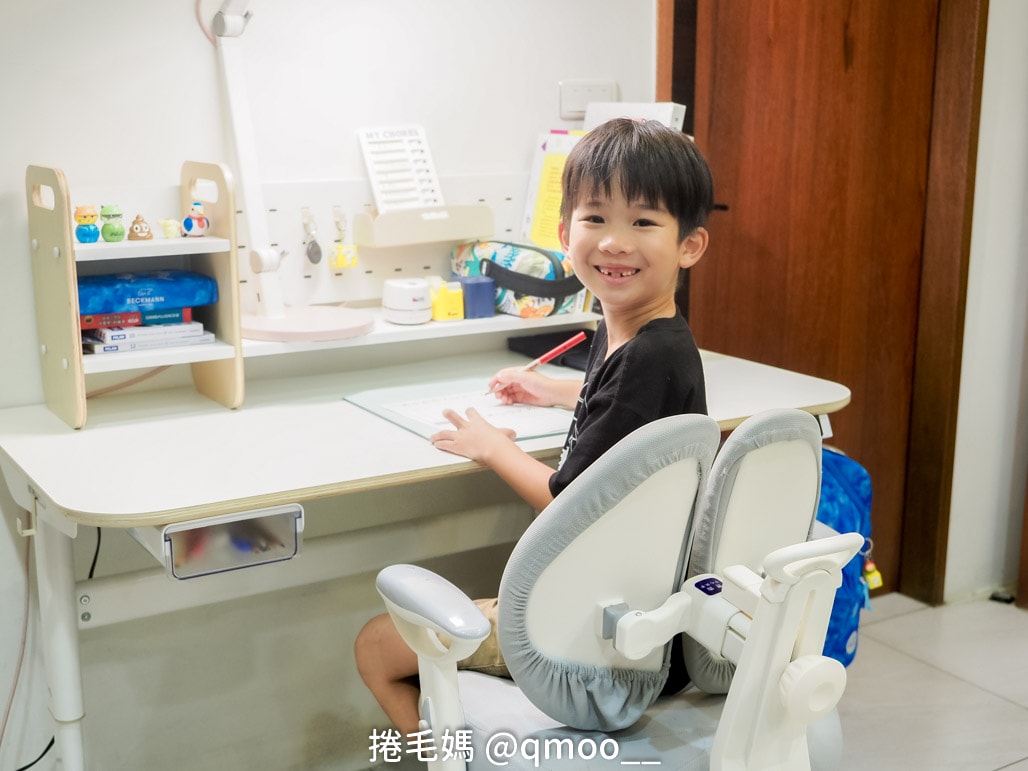 小學生書桌如何準備?日本林製作所 電動升降兒童成長桌&淘寶成長椅 購入心得分享