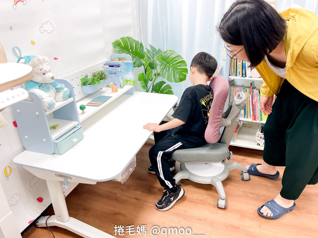 小學生書桌如何準備?日本林製作所 電動升降兒童成長桌&淘寶成長椅 購入心得分享