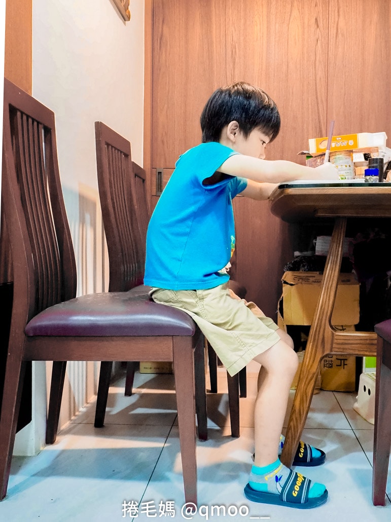 小學生書桌如何準備?日本林製作所 電動升降兒童成長桌&淘寶成長椅 購入心得分享