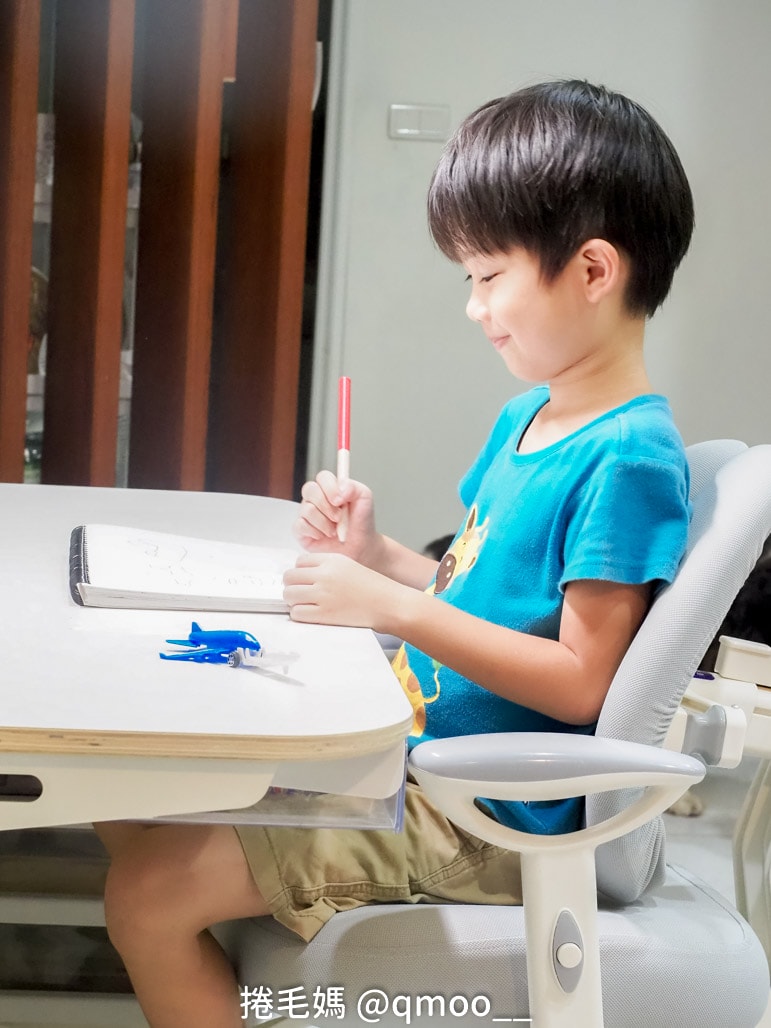 小學生書桌如何準備?日本林製作所 電動升降兒童成長桌&淘寶成長椅 購入心得分享