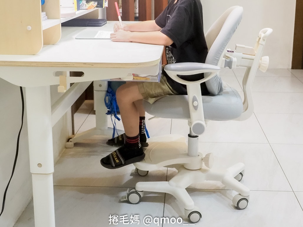 小學生書桌如何準備?日本林製作所 電動升降兒童成長桌&淘寶成長椅 購入心得分享