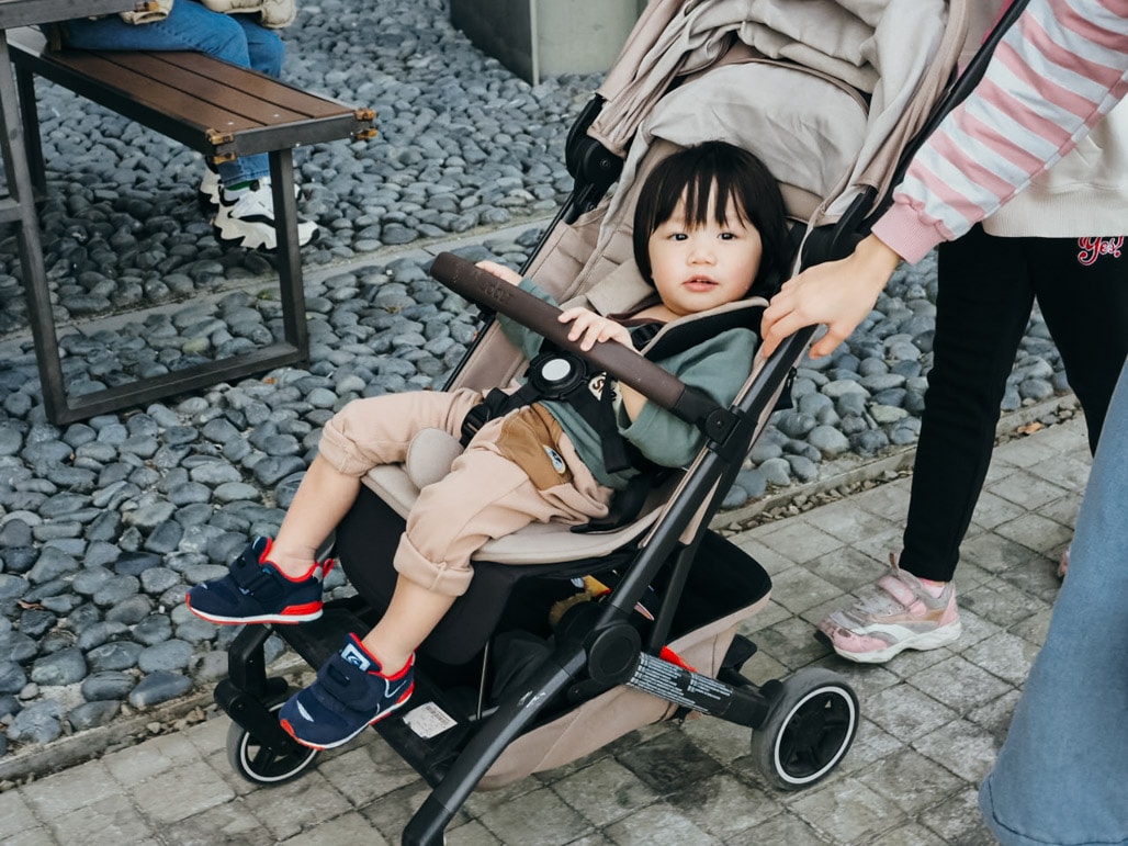 比行李箱還好推！可登機嬰兒推車Joolz Aer+可單手秒收 一年半使用心得 沒出國也一樣好推