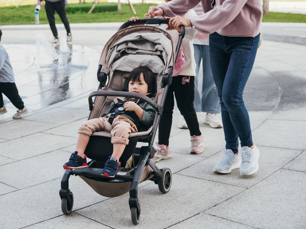 比行李箱還好推！可登機嬰兒推車Joolz Aer+可單手秒收 一年半使用心得 沒出國也一樣好推