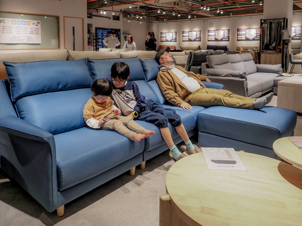 台北沙發推薦|沙發先生家居內湖館:走訪無數家具店後的命定邂逅!150坪沉浸式美學,一家四口的質感生活提案 - 第26張圖 沙發工廠直營